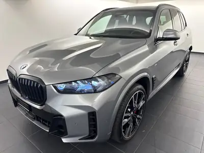BMW X5 xDrive 40d M Sport Pro — SUV premium diesel hybride, 6500 km seulement — vue extérieure