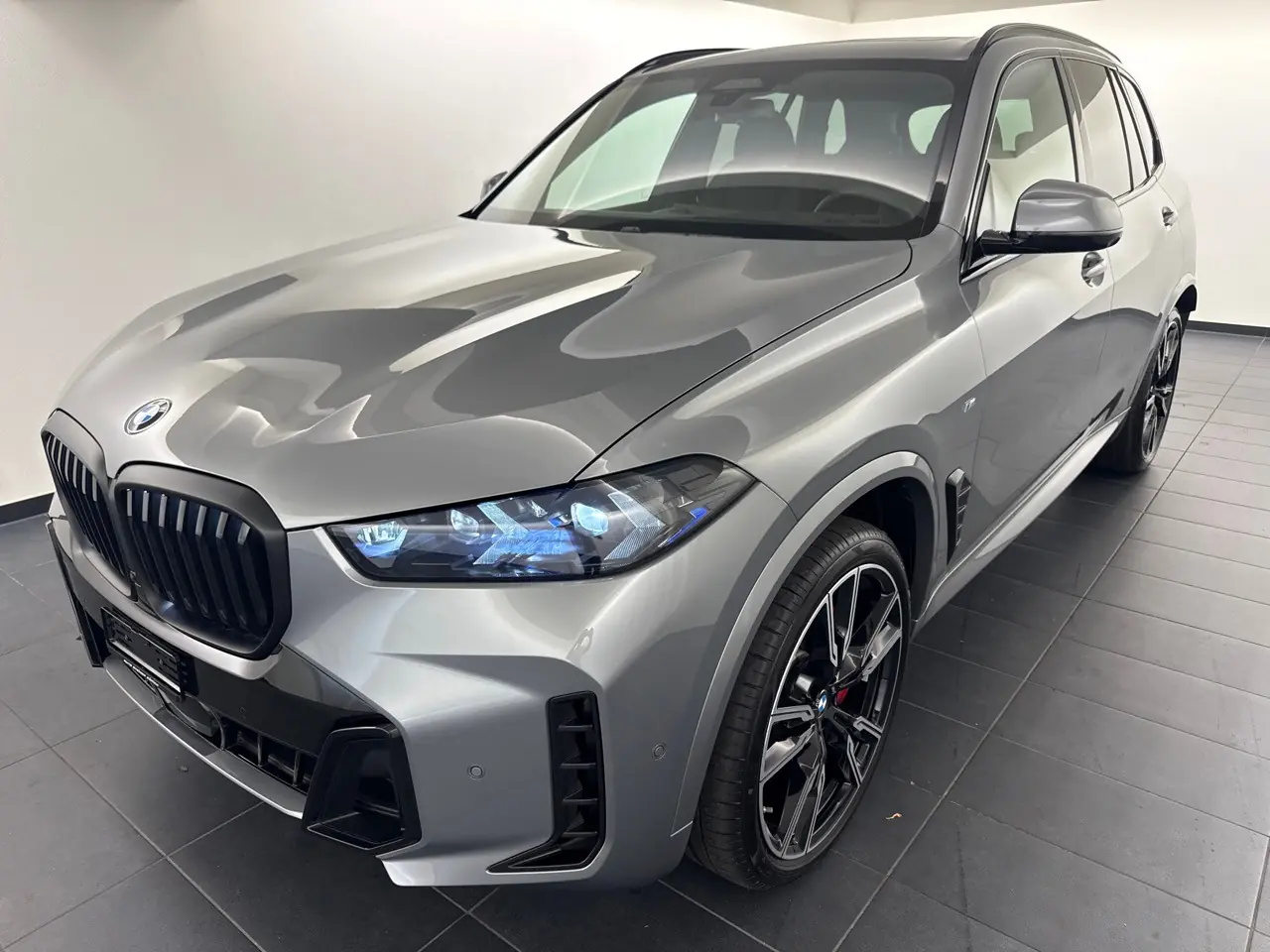 BMW X5 xDrive 40d M Sport Pro — SUV premium diesel hybride, 6500 km seulement