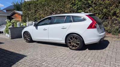 Volvo V60 2.0 T Momentum — Break élégant, 203 ch et faible kilométrage — arrière