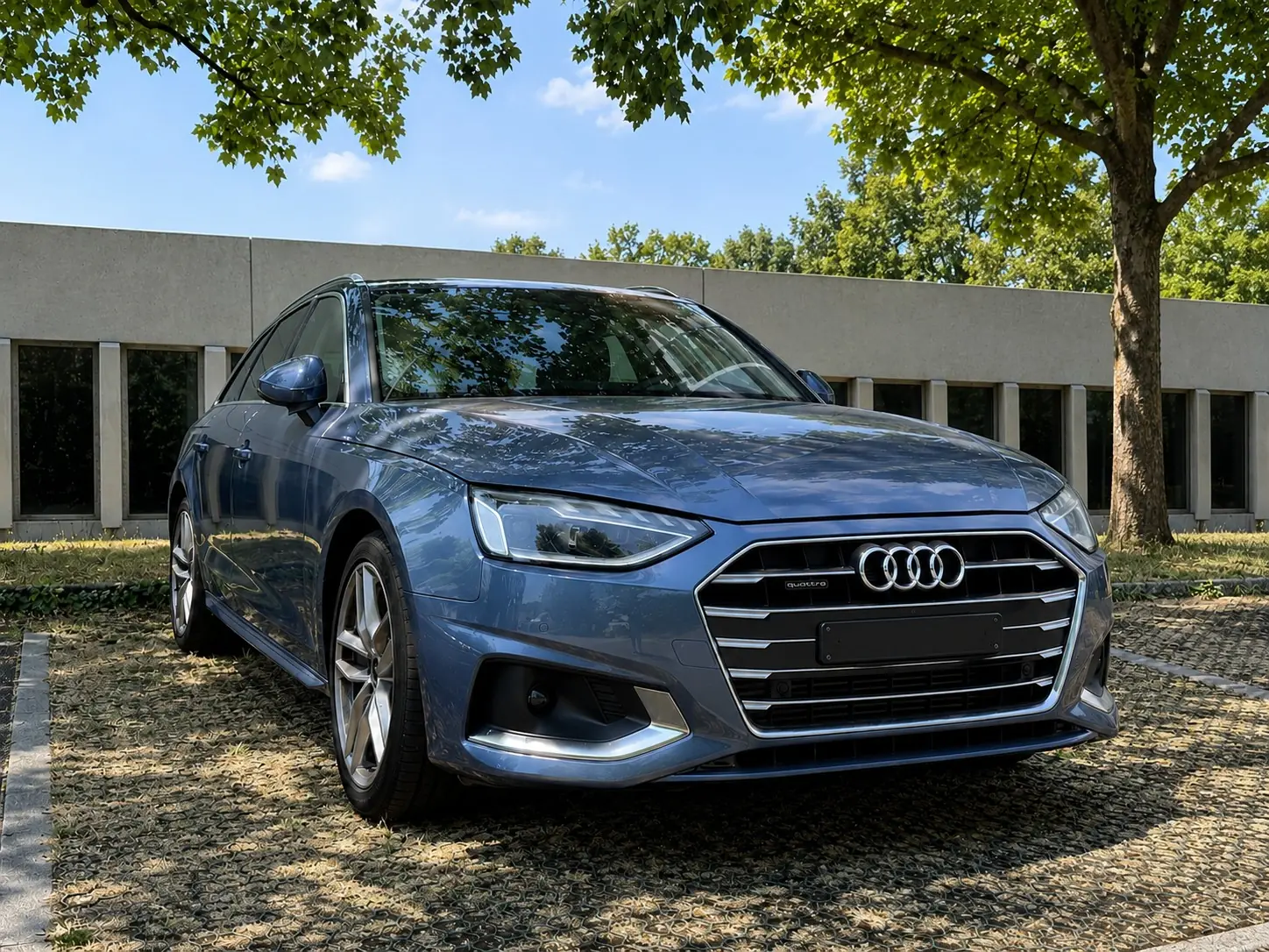 Audi A4 Avant 2.0 45 TFSI Quattro — Break polyvalent avec technologie hybride douce — vista esterna