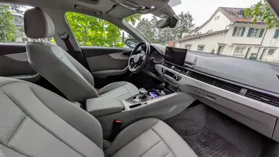 Audi A4 Avant 2.0 45 TFSI Quattro — Break polyvalent avec technologie hybride douce — cruscotto