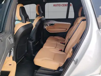 Volvo XC90 T8 AWD — SUV hybride rechargeable 7 places, consommation imbattable — Miniature 11