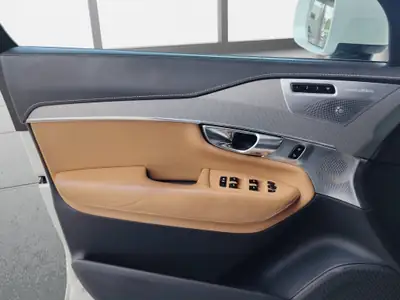 Volvo XC90 T8 AWD — SUV hybride rechargeable 7 places, consommation imbattable — Miniature 14