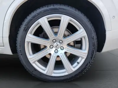 Volvo XC90 T8 AWD — SUV hybride rechargeable 7 places, consommation imbattable — Miniature 16