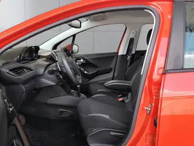 Peugeot 208 1.2 e-VTI Active — Citadine dynamique, boîte automatique et entretien complet — Miniature 9