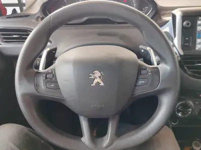 Peugeot 208 1.2 e-VTI Active — Citadine dynamique, boîte automatique et entretien complet — Miniature 10