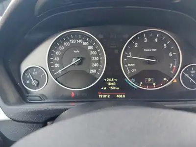 BMW 320i xDrive Touring — Break polyvalent, transmission automatique, contrôle intégral — Miniature 10