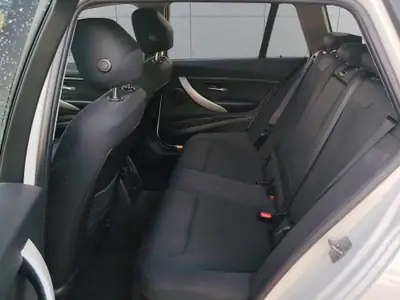 BMW 320i xDrive Touring — Break polyvalent, transmission automatique, contrôle intégral — Miniature 12