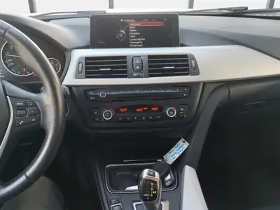 BMW 320i xDrive Touring — Break polyvalent, transmission automatique, contrôle intégral — Miniature 13
