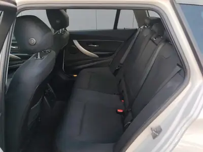 BMW 320i xDrive Touring — Break polyvalent, transmission automatique, contrôle intégral — Miniature 14