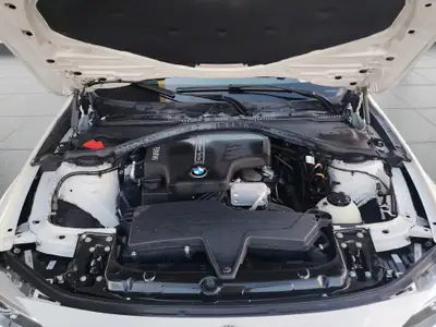 BMW 320i xDrive Touring — Break polyvalent, transmission automatique, contrôle intégral — Miniature 16
