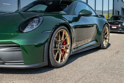 Porsche 911 Carrera GT3 Touring 2026 — Légende manuelle en Oak Green Metallic, 1200 km — Miniature 9