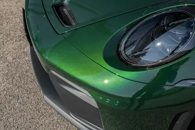 Porsche 911 Carrera GT3 Touring 2026 — Légende manuelle en Oak Green Metallic, 1200 km — Miniature 11
