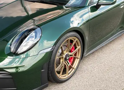 Porsche 911 Carrera GT3 Touring 2026 — Légende manuelle en Oak Green Metallic, 1200 km — Miniature 13