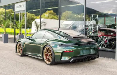 Porsche 911 Carrera GT3 Touring 2026 — Légende manuelle en Oak Green Metallic, 1200 km — Miniature 17