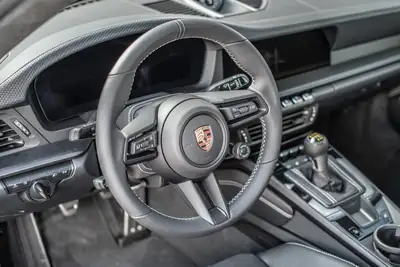 Porsche 911 Carrera GT3 Touring 2026 — Légende manuelle en Oak Green Metallic, 1200 km — Miniature 27