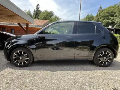 Honda e Advance 2023 — Citadine électrique compacte, 18 000 km seulement — tableau de bord