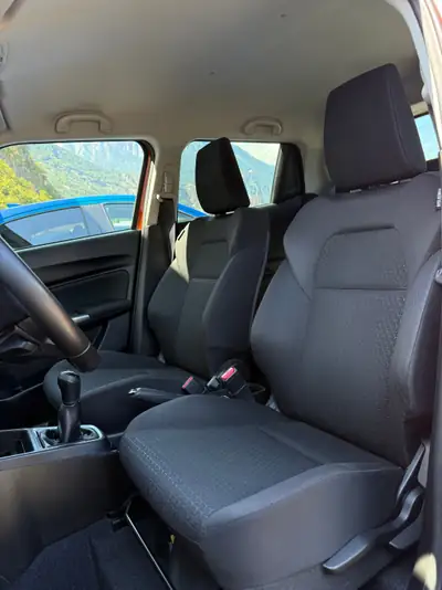 Suzuki Swift 1.2 Hybrid Compact Top 4x4 — Citadine agile avec moteur écologique — Miniature 13