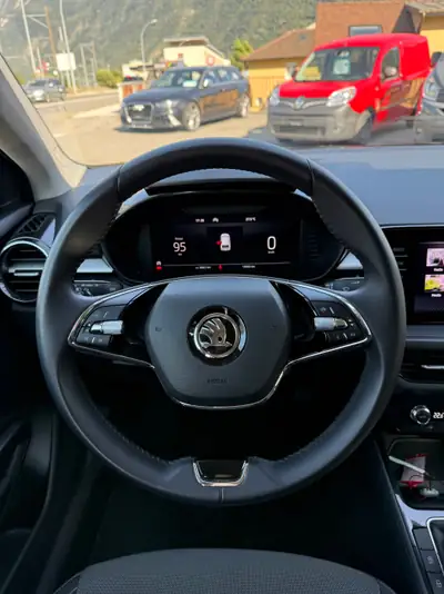 Skoda Fabia 1.0 TSI Ambition — Citadine polyvalente, 15 000 km seulement — Miniature 11