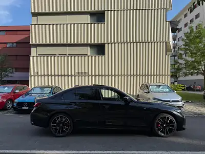 BMW M340i xDrive 2022 — Berline sportive hybride, 80000 km, noir métallisé — vista posteriore
