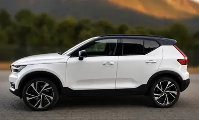 Volvo XC40 2.0 D4 R-Design AWD — SUV compact premium, entretien Volvo à jour — interior