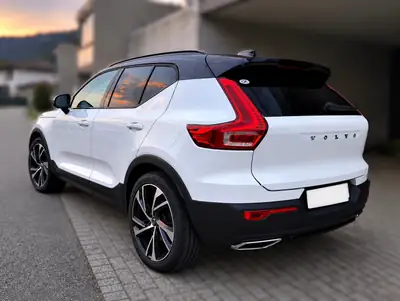 Volvo XC40 2.0 D4 R-Design AWD — SUV compact premium, entretien Volvo à jour — detail