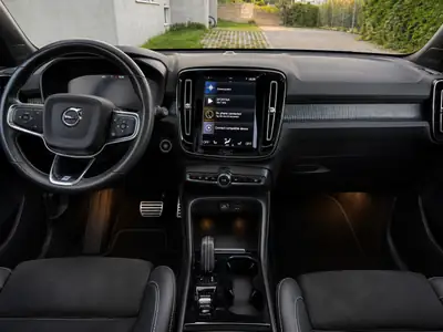 Volvo XC40 2.0 D4 R-Design AWD — SUV compact premium, entretien Volvo à jour — Thumbnail 7