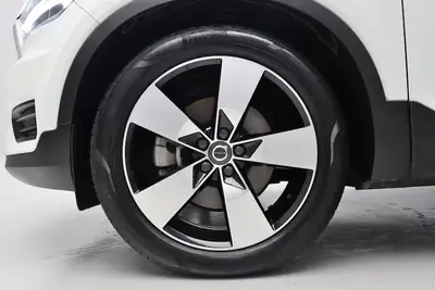 Volvo XC40 2.0 D4 R-Design AWD — SUV compact premium, entretien Volvo à jour — Thumbnail 12
