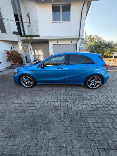 Mercedes-Benz A 45 AMG 4Matic — Compacte haute performance, 381 ch et 90'000 km — Heckansicht