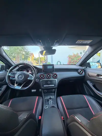 Mercedes-Benz A 45 AMG 4Matic — Compacte haute performance, 381 ch et 90'000 km — Armaturenbrett