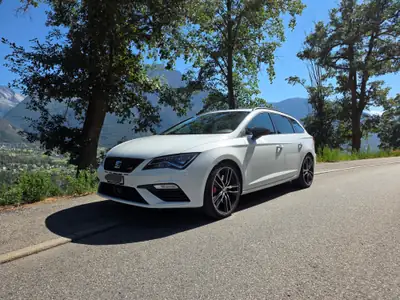 SEAT Leon 2.0 TSI 300 Cupra 4Drive — Break sportif AWD, toit panoramique — exterior view