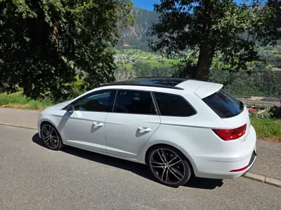 SEAT Leon 2.0 TSI 300 Cupra 4Drive — Break sportif AWD, toit panoramique — dashboard