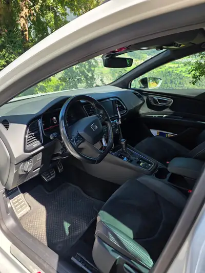 SEAT Leon 2.0 TSI 300 Cupra 4Drive — Break sportif AWD, toit panoramique — detail