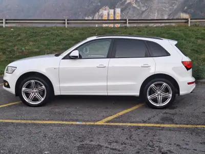 Audi Q5 2.0 TFSI Quattro — SUV premium allemand, 224 ch et transmission intégrale — fianco