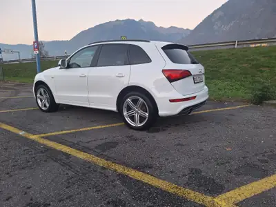 Audi Q5 2.0 TFSI Quattro — SUV premium allemand, 224 ch et transmission intégrale — vista posteriore