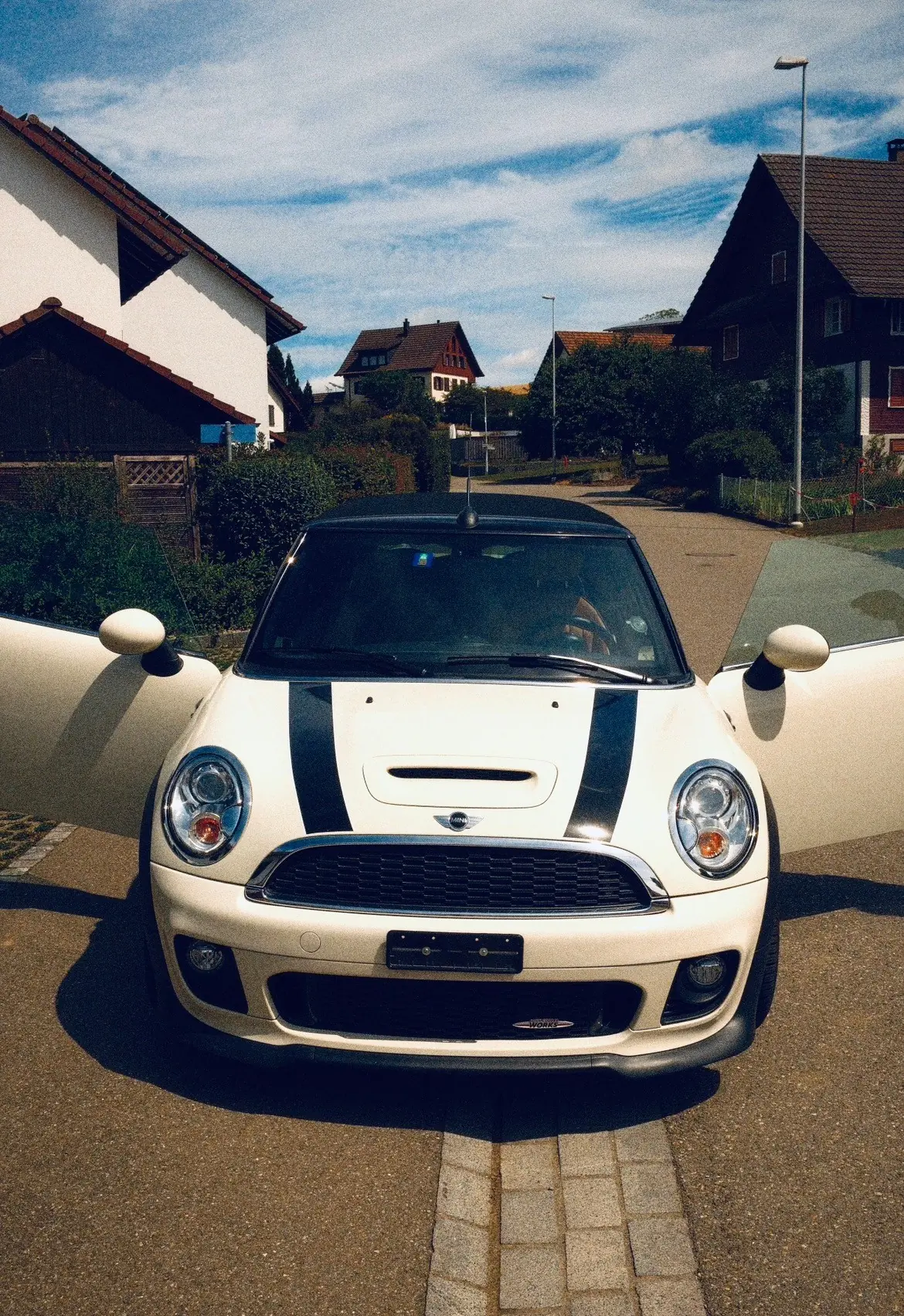MINI Cabrio John Cooper Works — Roadster sportif 211 ch, faible kilométrage — vue extérieure
