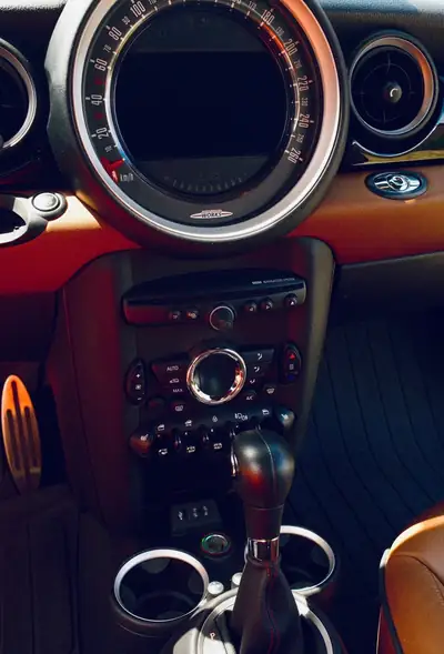 MINI Cabrio John Cooper Works — Roadster sportif 211 ch, faible kilométrage — intérieur