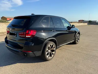BMW X5 25d xDrive — SUV premium diesel, 110'000 km, sans sinistre — vista posteriore