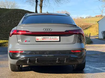 Audi Q8 e-tron 55 S Line quattro — SUV électrique premium, 13 000 km seulement — détail