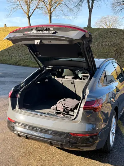 Audi Q8 e-tron 55 S Line quattro — SUV électrique premium, 13 000 km seulement — Miniature 7