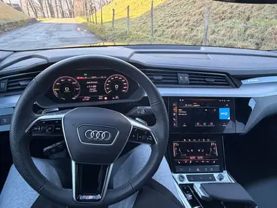 Audi Q8 e-tron 55 S Line quattro — SUV électrique premium, 13 000 km seulement — Miniature 10