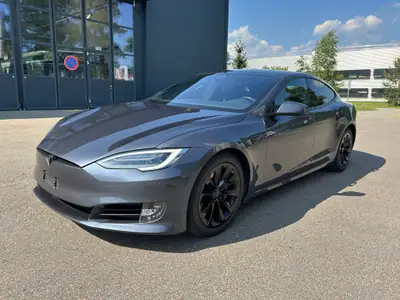 Tesla Model S Raven Long Range — Autonomie maximale, Full Self-Driving inclus — vista esterna