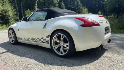 Nissan 370 Z 3.7 V6 — Cabriolet sportif légendaire, 33'000 km seulement — vista esterna