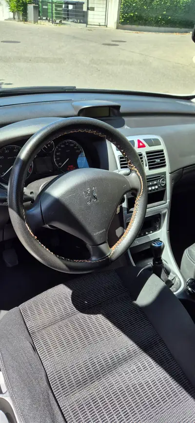 Peugeot 307 1.6 16V — Berline fiable, entretien complet, sans sinistre — intérieur