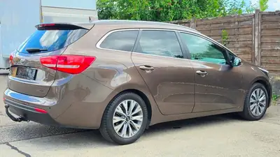 Kia Ceed 1.6 GDi Style — Break pratique et économique, entretien complet — cruscotto
