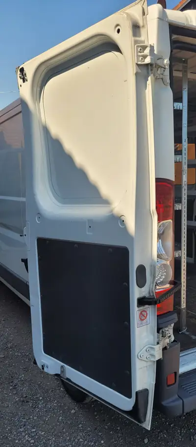 Peugeot Boxer L2 H1 — Utilitaire diesel fiable, entretien complet, premier propriétaire — Armaturenbrett