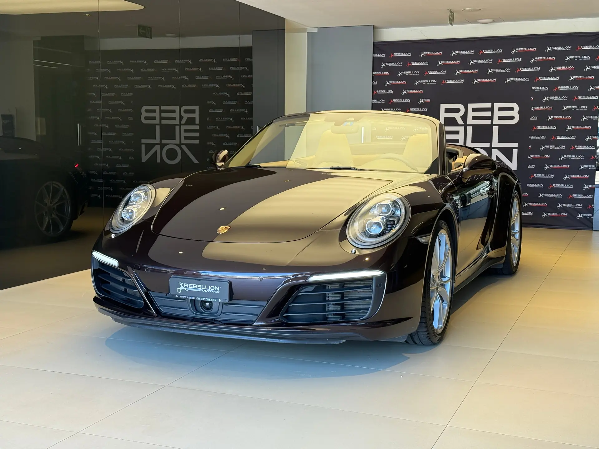 Porsche 911 Carrera 4S Cabrio PDK — Roadster légendaire, très rare, une seule main