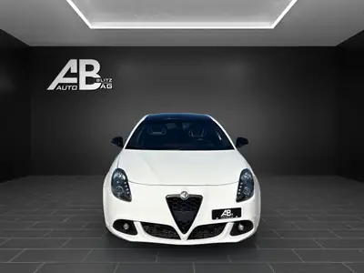 Alfa Romeo Giulietta 1750 TBi Quadrifoglio Verde — Sportive italienne, 241 ch, état impeccable — vue extérieure