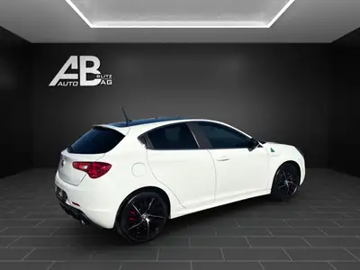 Alfa Romeo Giulietta 1750 TBi Quadrifoglio Verde — Sportive italienne, 241 ch, état impeccable — tableau de bord