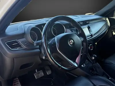 Alfa Romeo Giulietta 1750 TBi Quadrifoglio Verde — Sportive italienne, 241 ch, état impeccable — Miniature 8